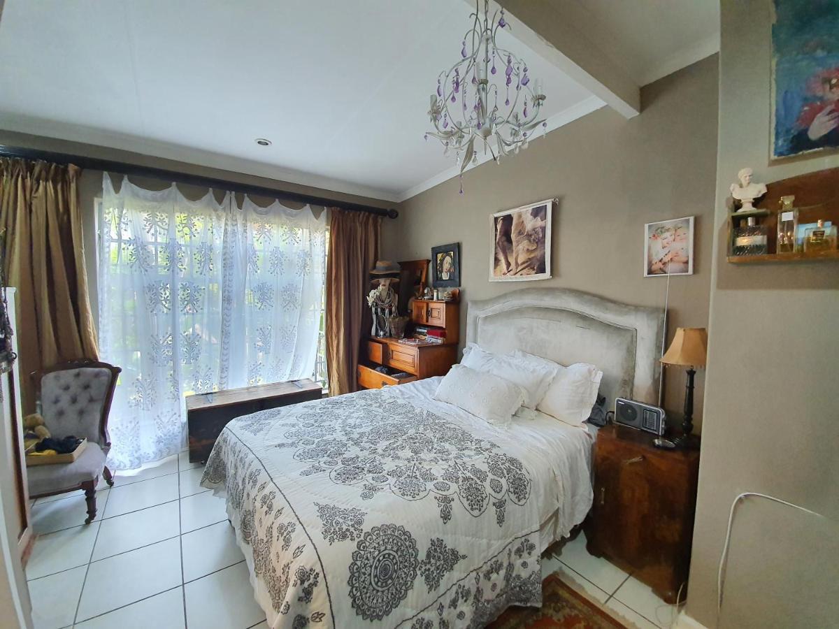 Waterhouse Guest Lodge in Waterkloof Pretoria-Noord Kamer foto