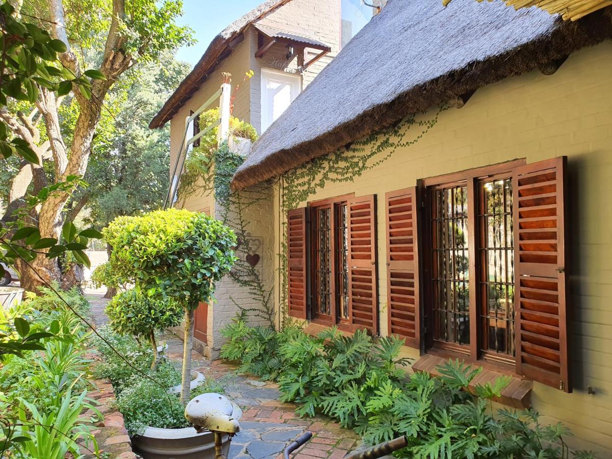 Waterhouse Guest Lodge in Waterkloof Pretoria-Noord Buitenkant foto